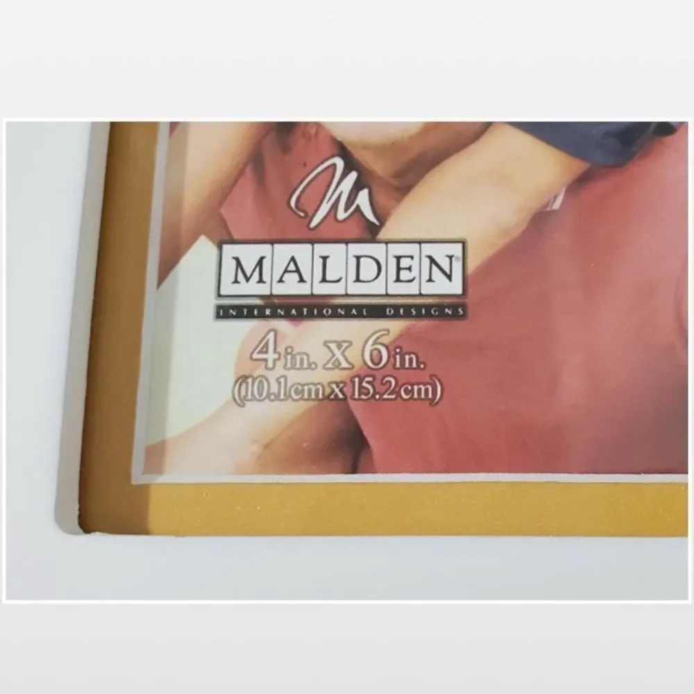 New Madlen International Picture Frame Womens Latina White 4X6 NWT